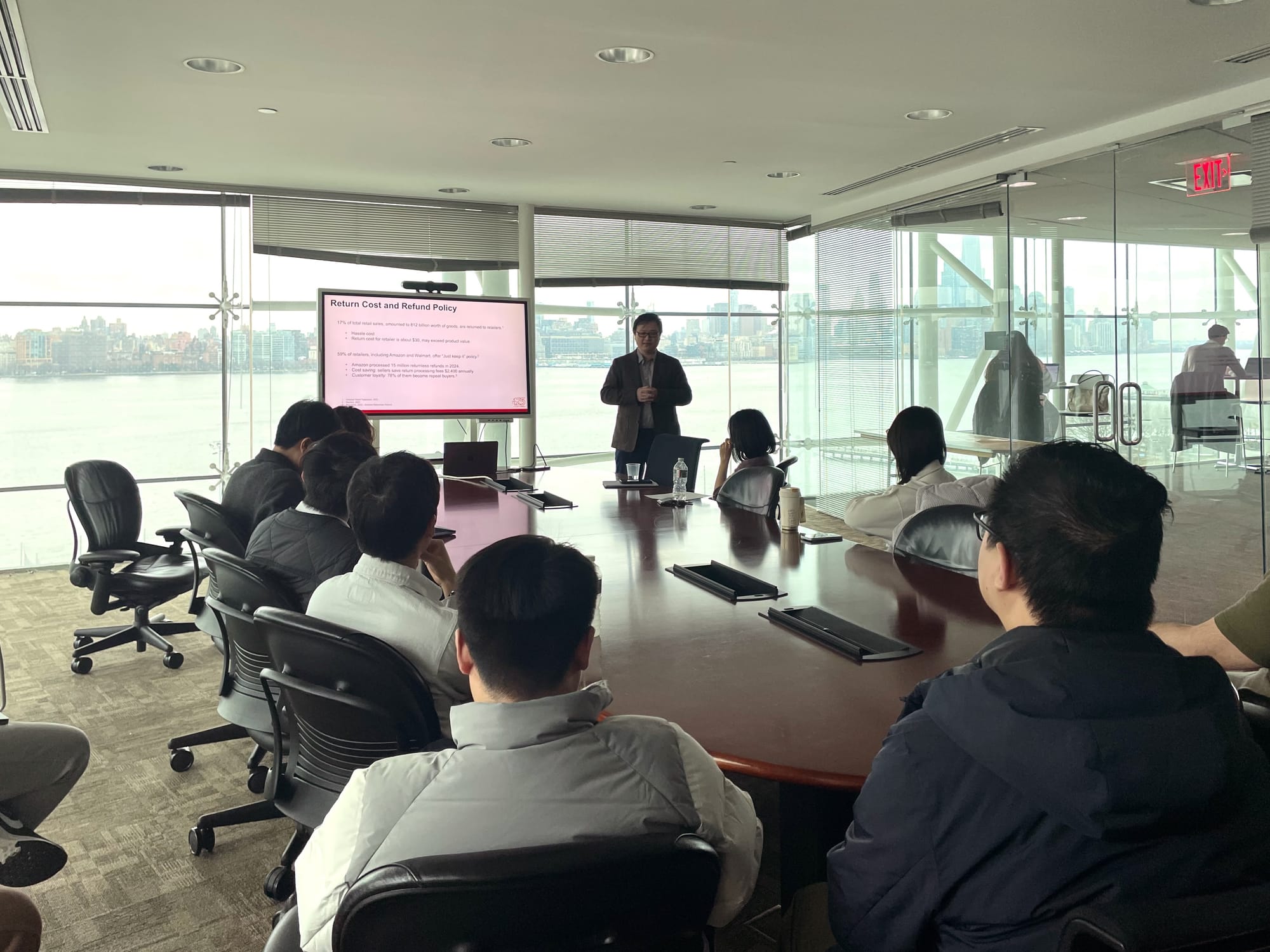 Jinan Lin: "Delegating Returnless Refund Authority to Sellers: Evidence from an E-Commerce Platform"